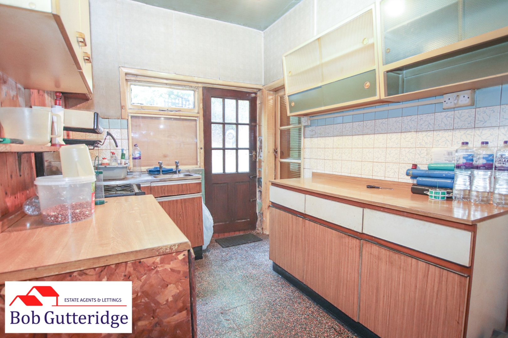 FITTED KITCHEN